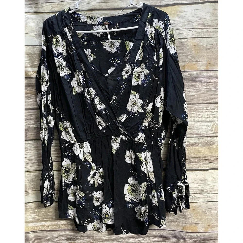Free People Small Tuscan Dreams Floral long flared sleeve wrap‎ tunic Shirt
